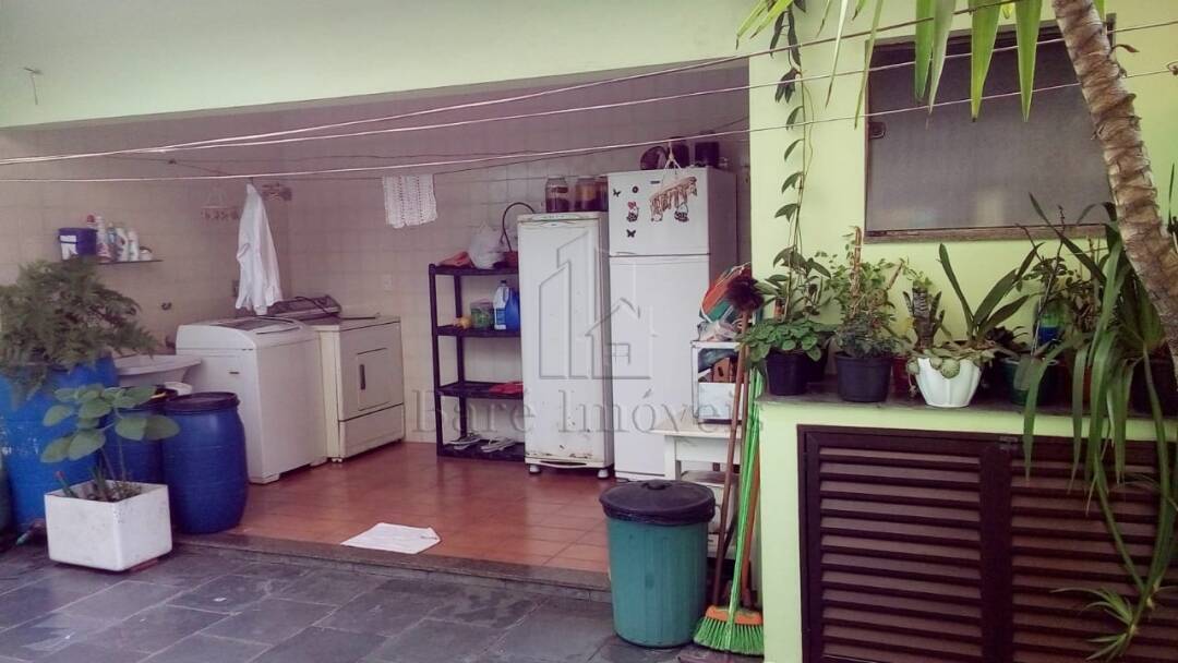 Sobrado à venda com 3 quartos, 180m² - Foto 1