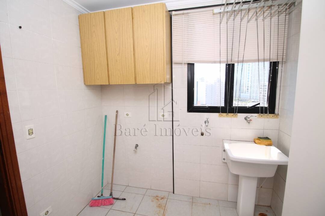 Apartamento à venda com 3 quartos, 134m² - Foto 2