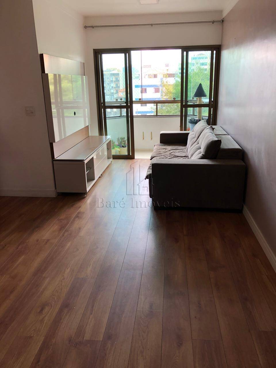 Apartamento à venda com 2 quartos, 70m² - Foto 1