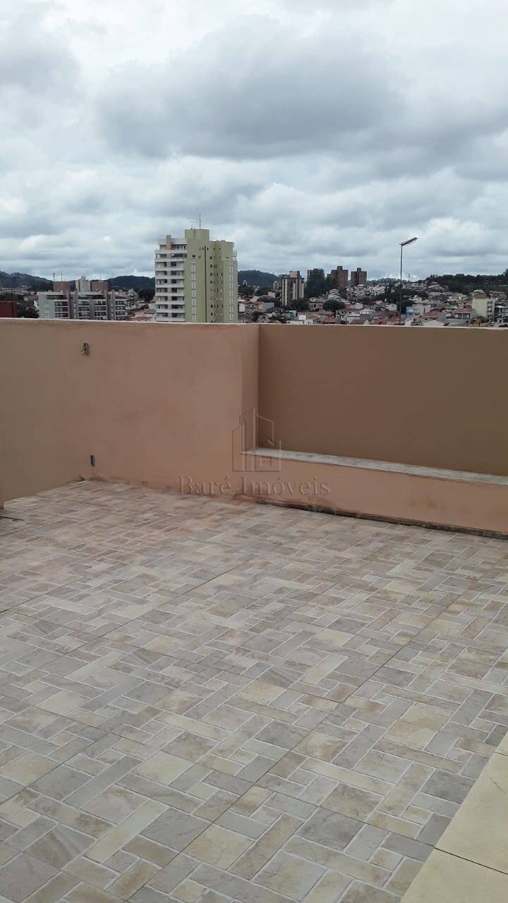 Casa à venda com 3 quartos, 378m² - Foto 2