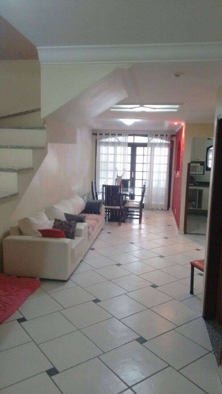 Sobrado à venda com 4 quartos, 225m² - Foto 1