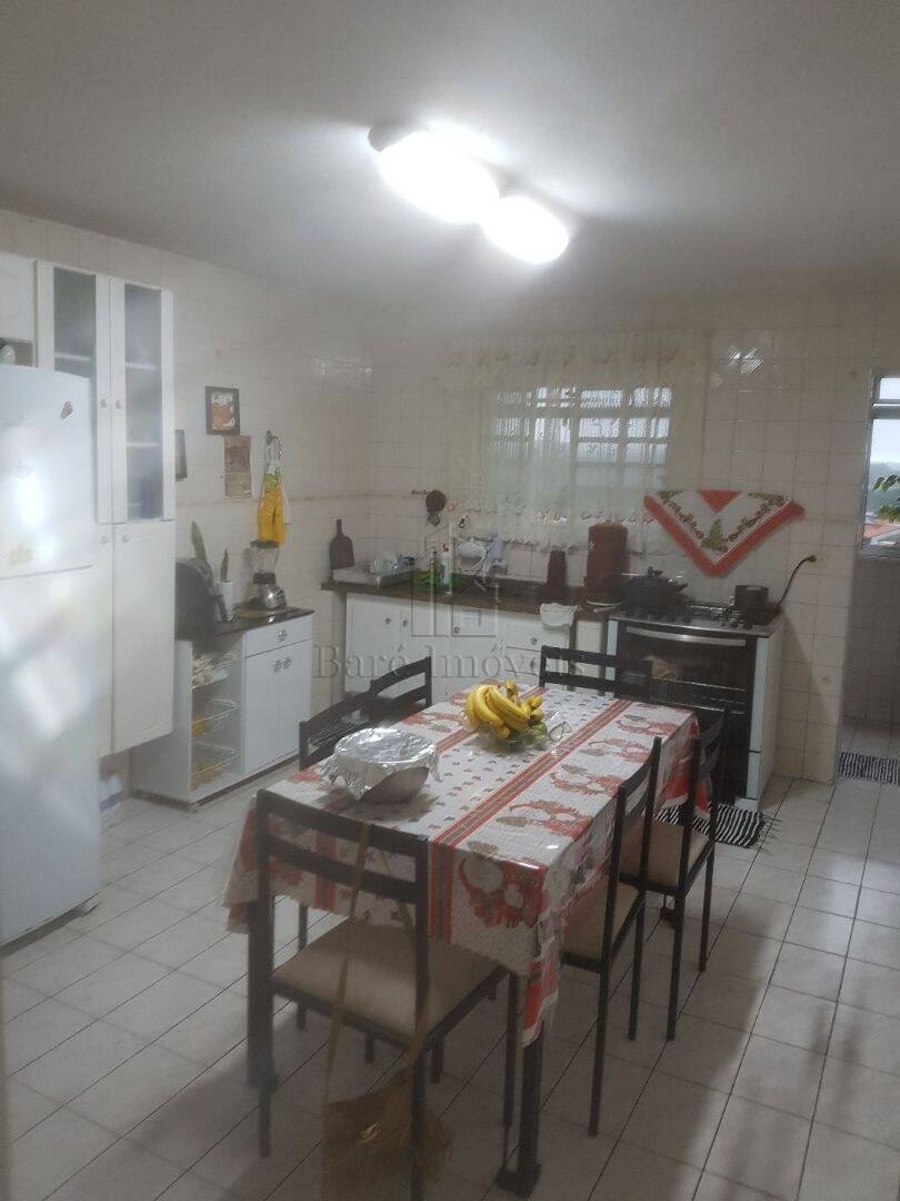 Sobrado à venda com 5 quartos, 243m² - Foto 2