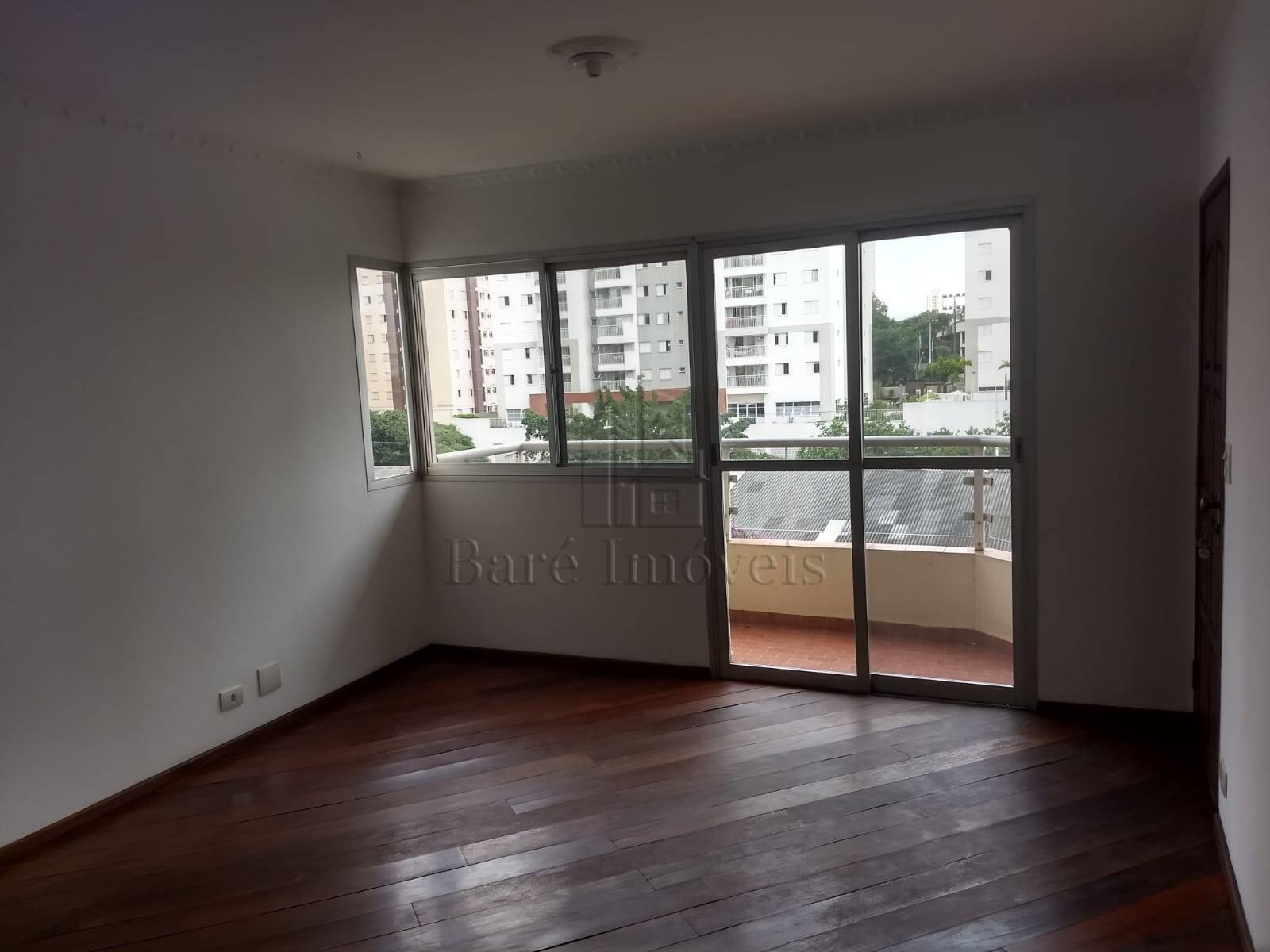 Apartamento à venda com 3 quartos, 105m² - Foto 1