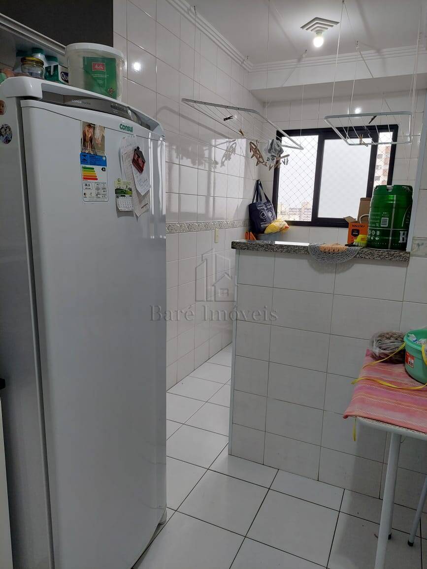 Apartamento à venda com 2 quartos, 70m² - Foto 3