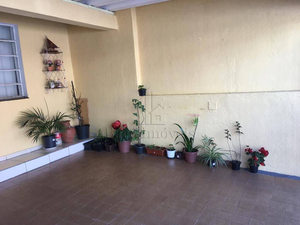 Casa à venda com 3 quartos, 138m² - Foto 1