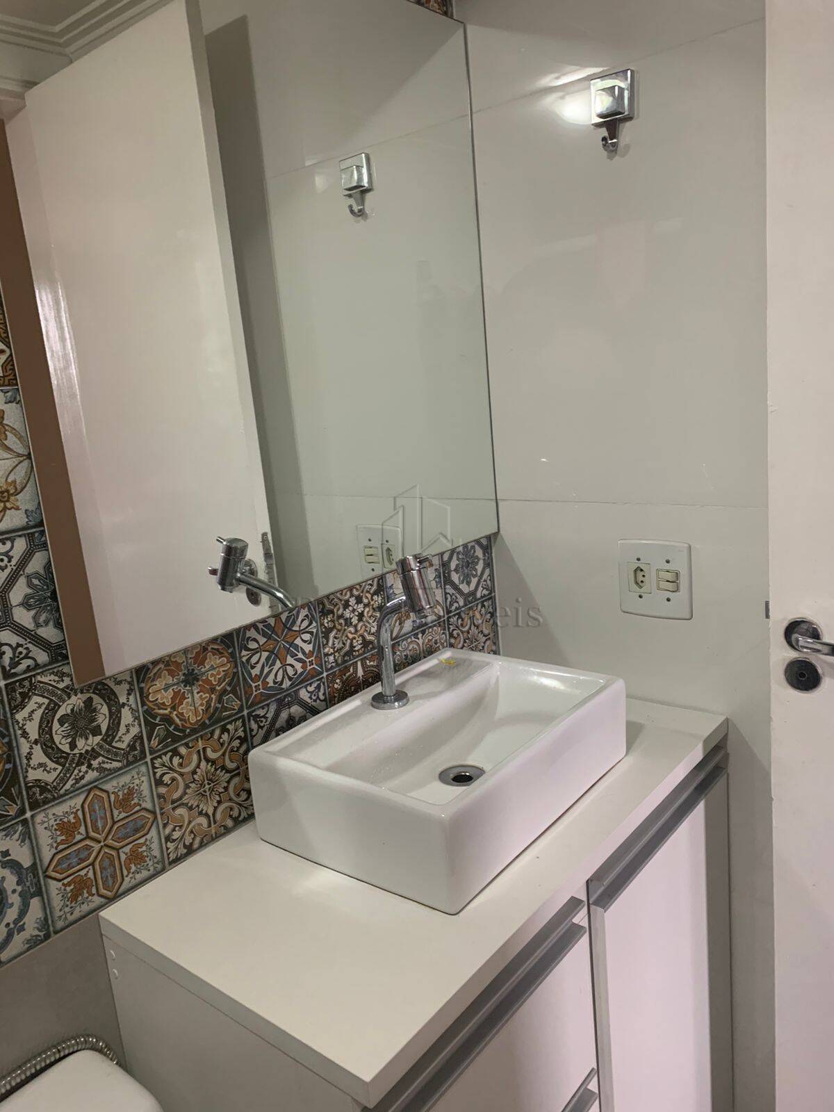 Apartamento à venda com 2 quartos, 64m² - Foto 2