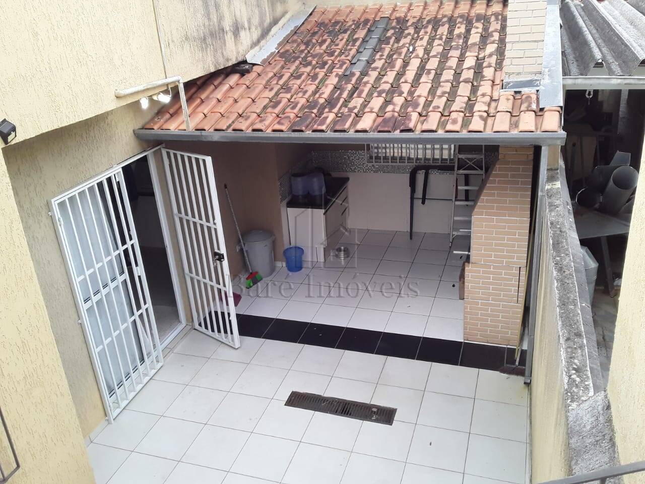 Casa à venda com 3 quartos, 192m² - Foto 1