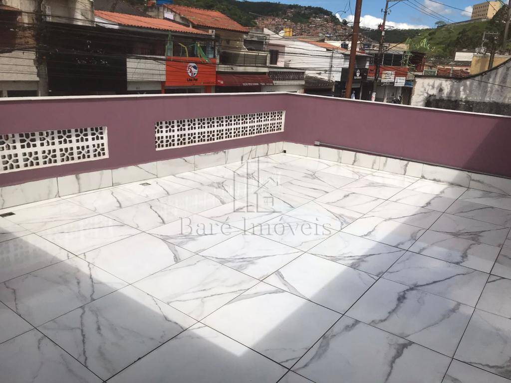 Casa à venda com 3 quartos, 209m² - Foto 1