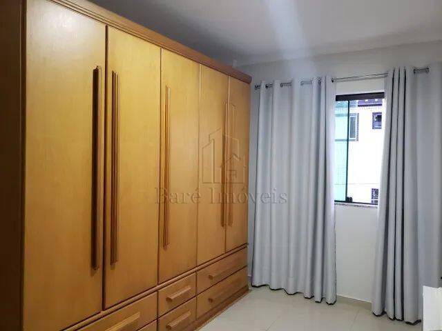 Apartamento à venda com 2 quartos, 75m² - Foto 2