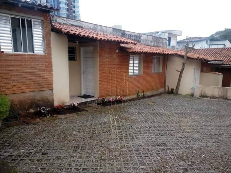 Casa à venda com 8 quartos, 209m² - Foto 1