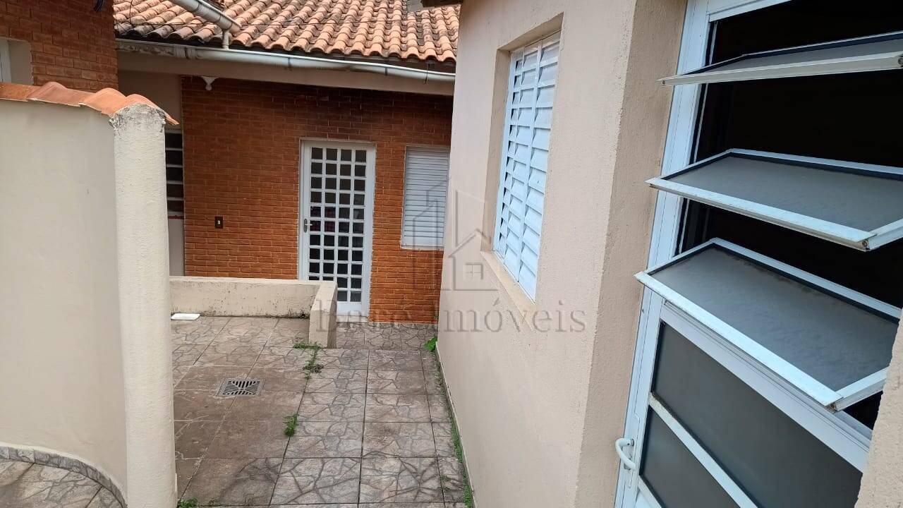 Casa à venda com 8 quartos, 209m² - Foto 3