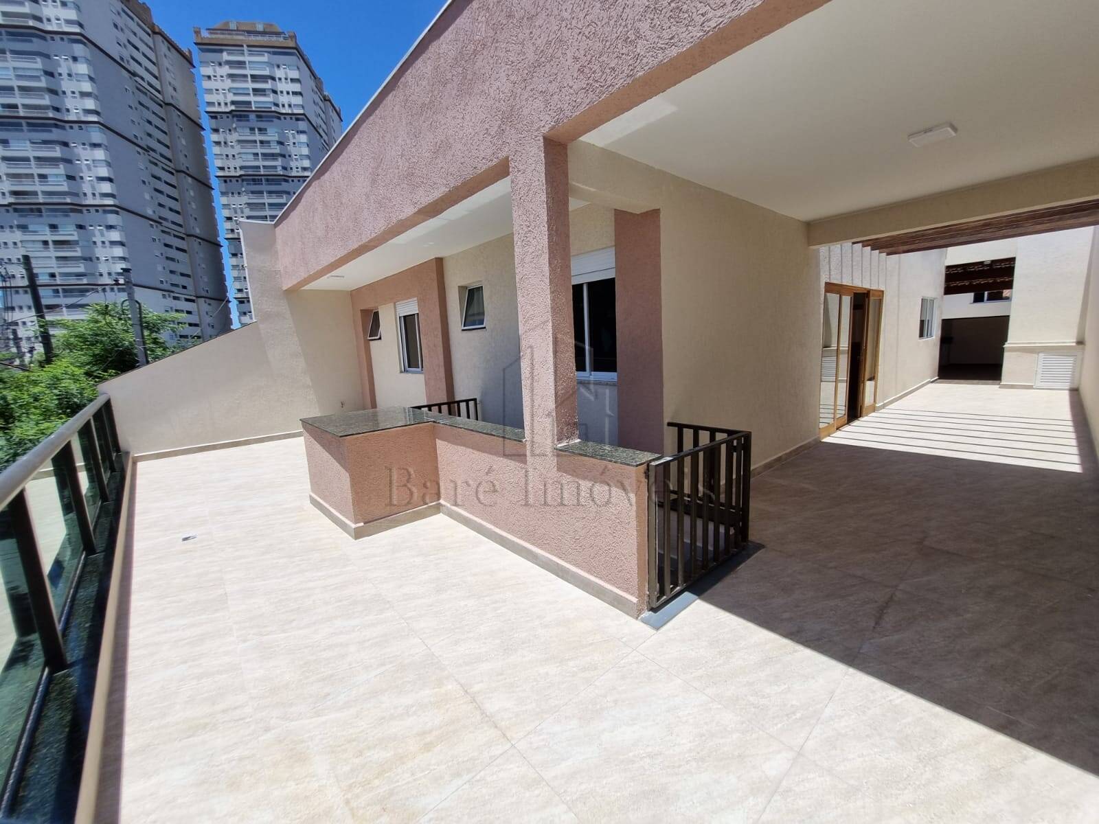 Sobrado à venda com 4 quartos, 270m² - Foto 1