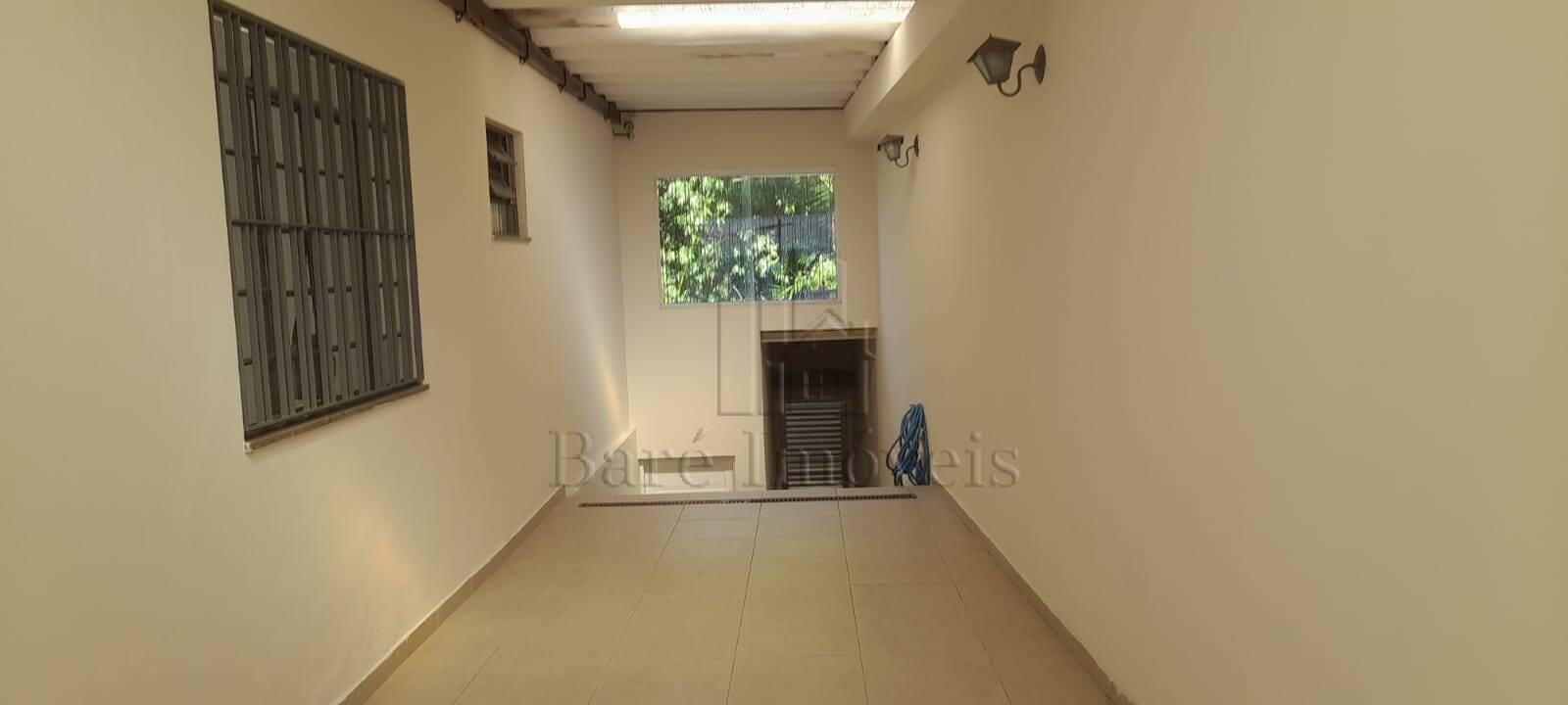 Casa à venda com 2 quartos, 151m² - Foto 1