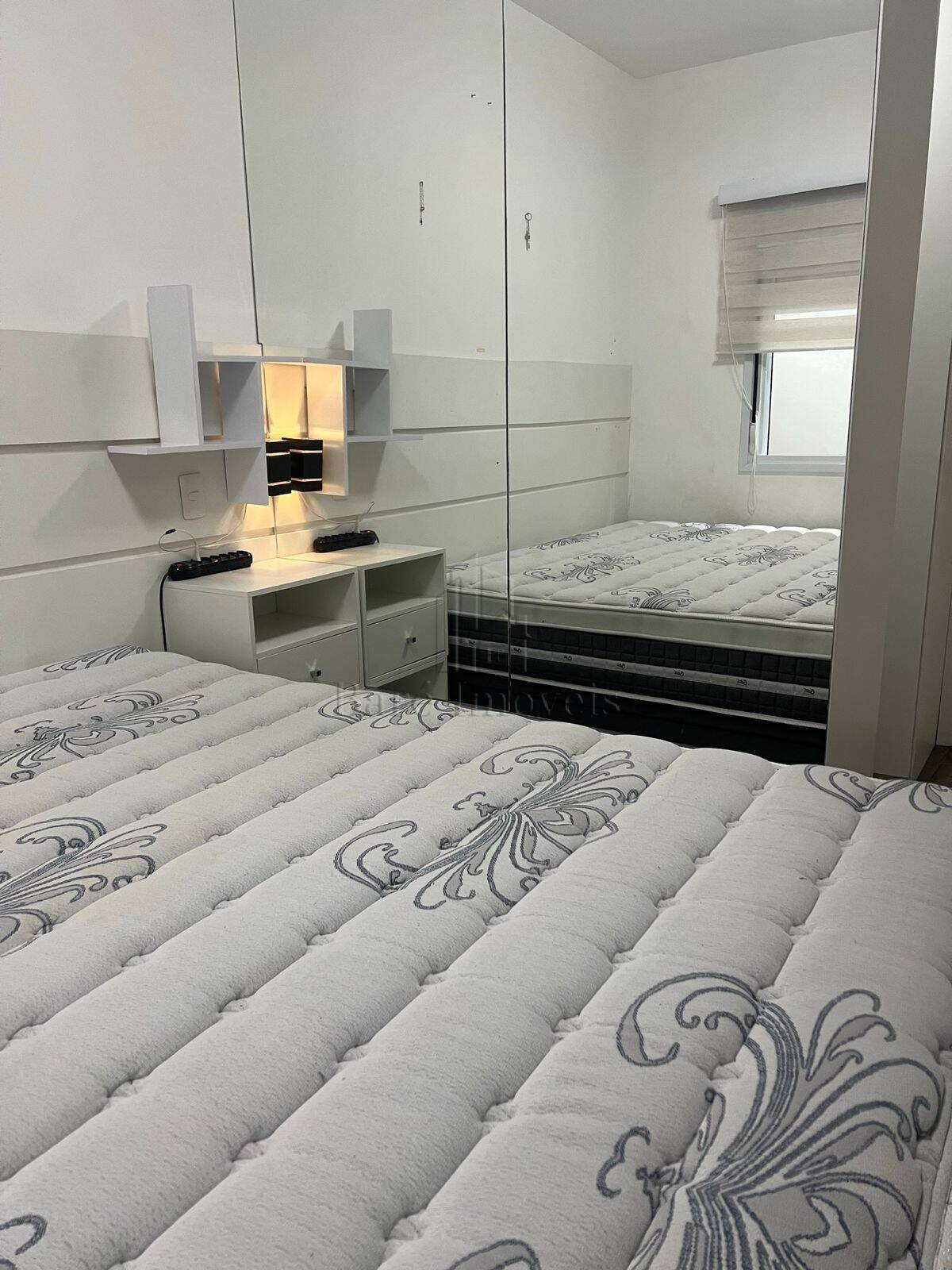 Apartamento à venda com 3 quartos, 94m² - Foto 2