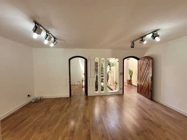 Sobrado à venda com 3 quartos, 229m² - Foto 1