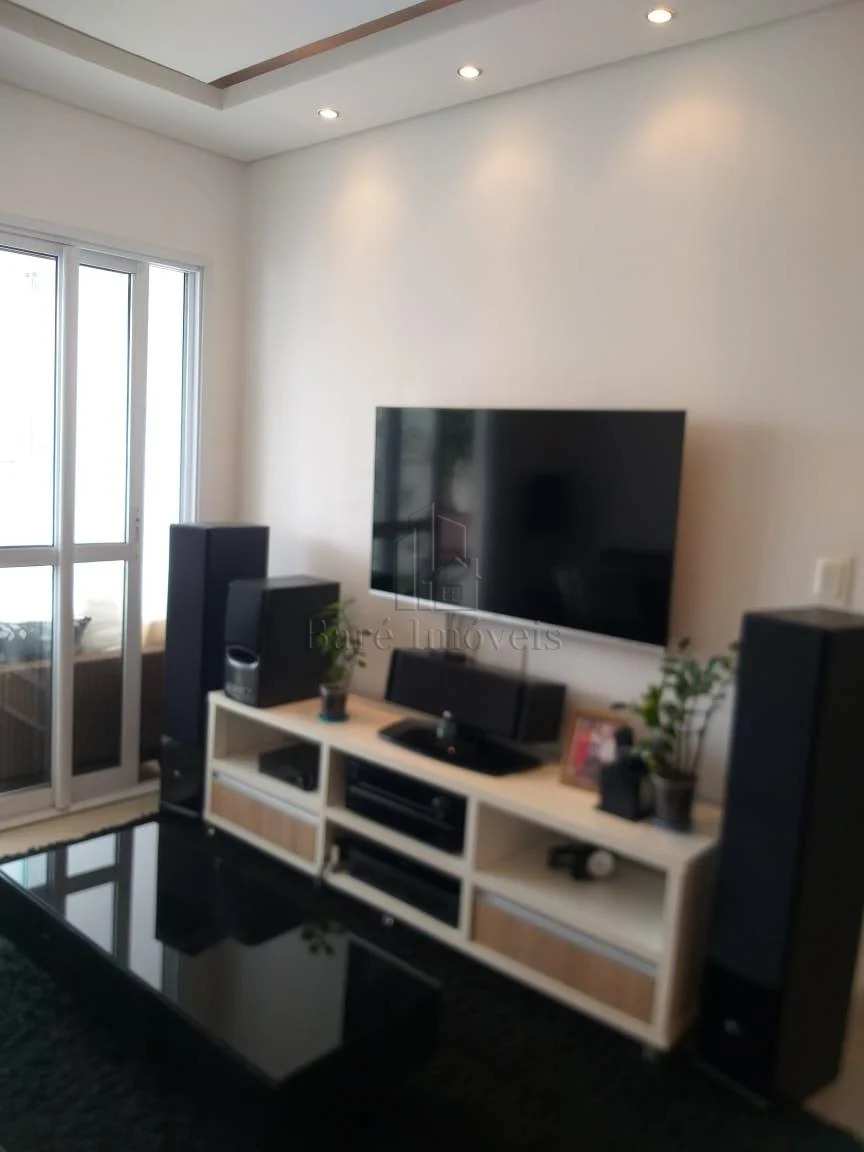 Apartamento à venda com 2 quartos, 70m² - Foto 2