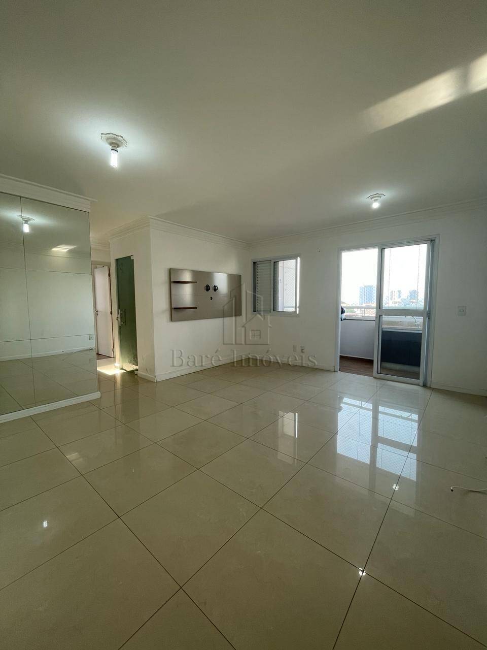 Apartamento à venda com 2 quartos, 84m² - Foto 2