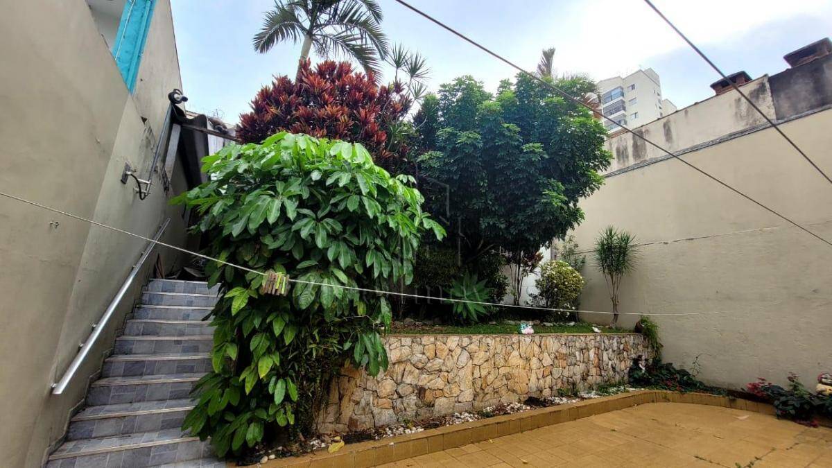 Sobrado à venda com 3 quartos, 296m² - Foto 1