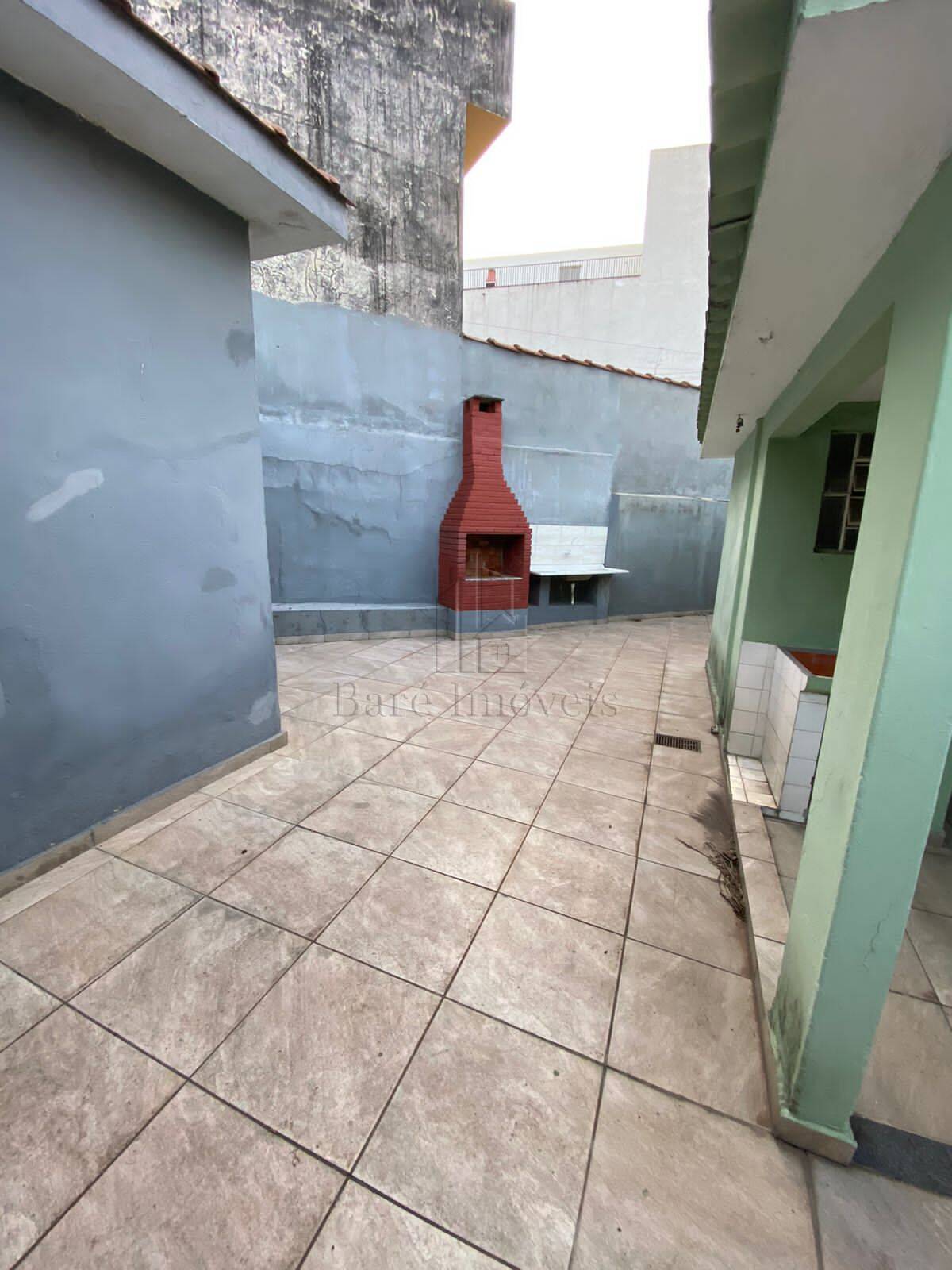 Casa para alugar com 5 quartos, 140m² - Foto 4