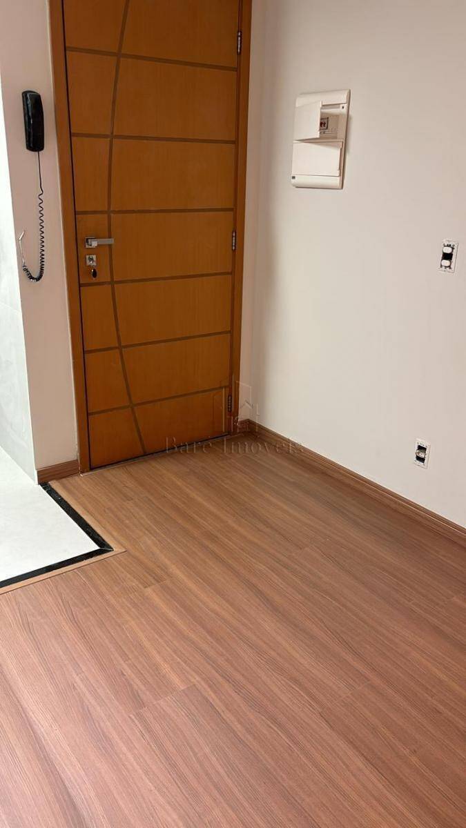 Apartamento à venda com 2 quartos, 70m² - Foto 4