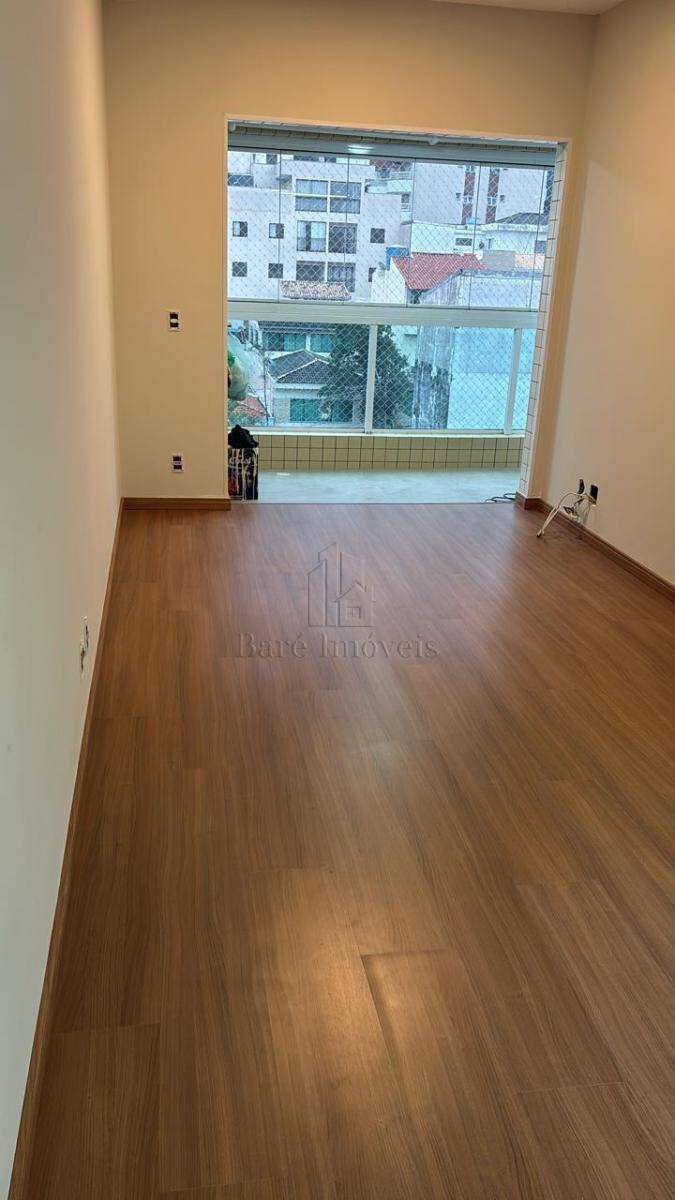 Apartamento à venda com 2 quartos, 70m² - Foto 3