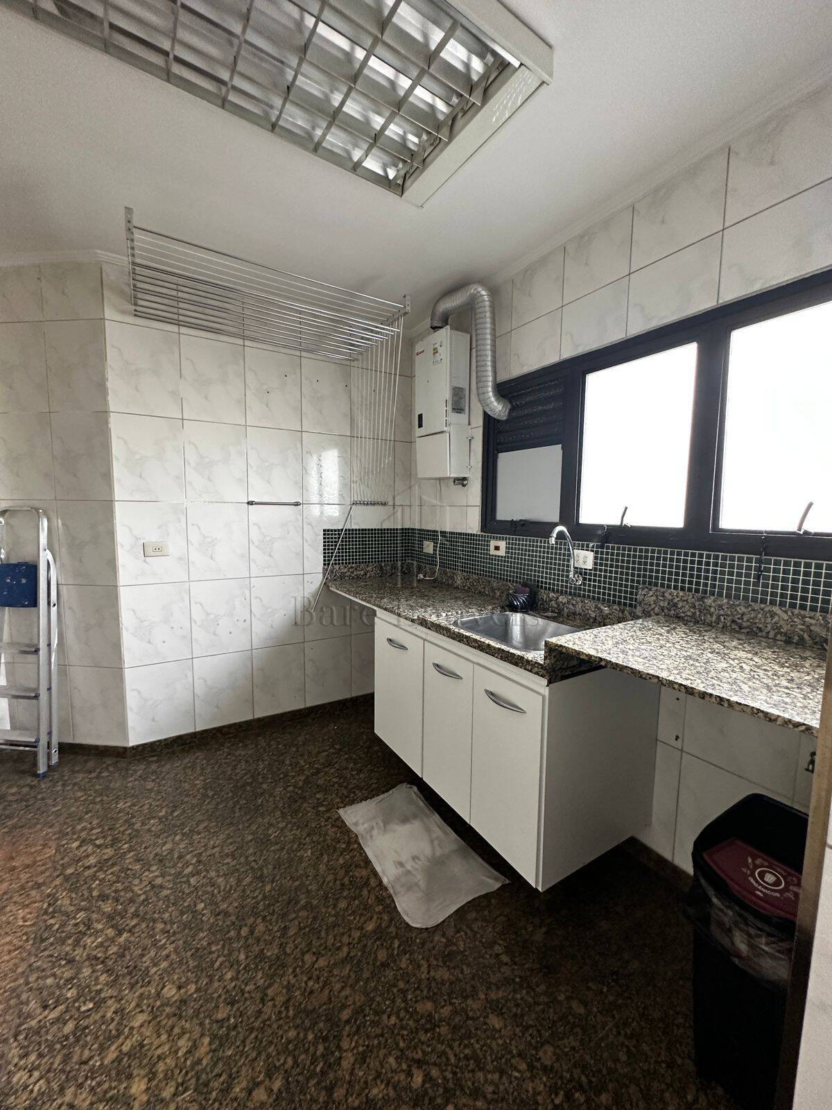 Apartamento à venda com 3 quartos, 188m² - Foto 23