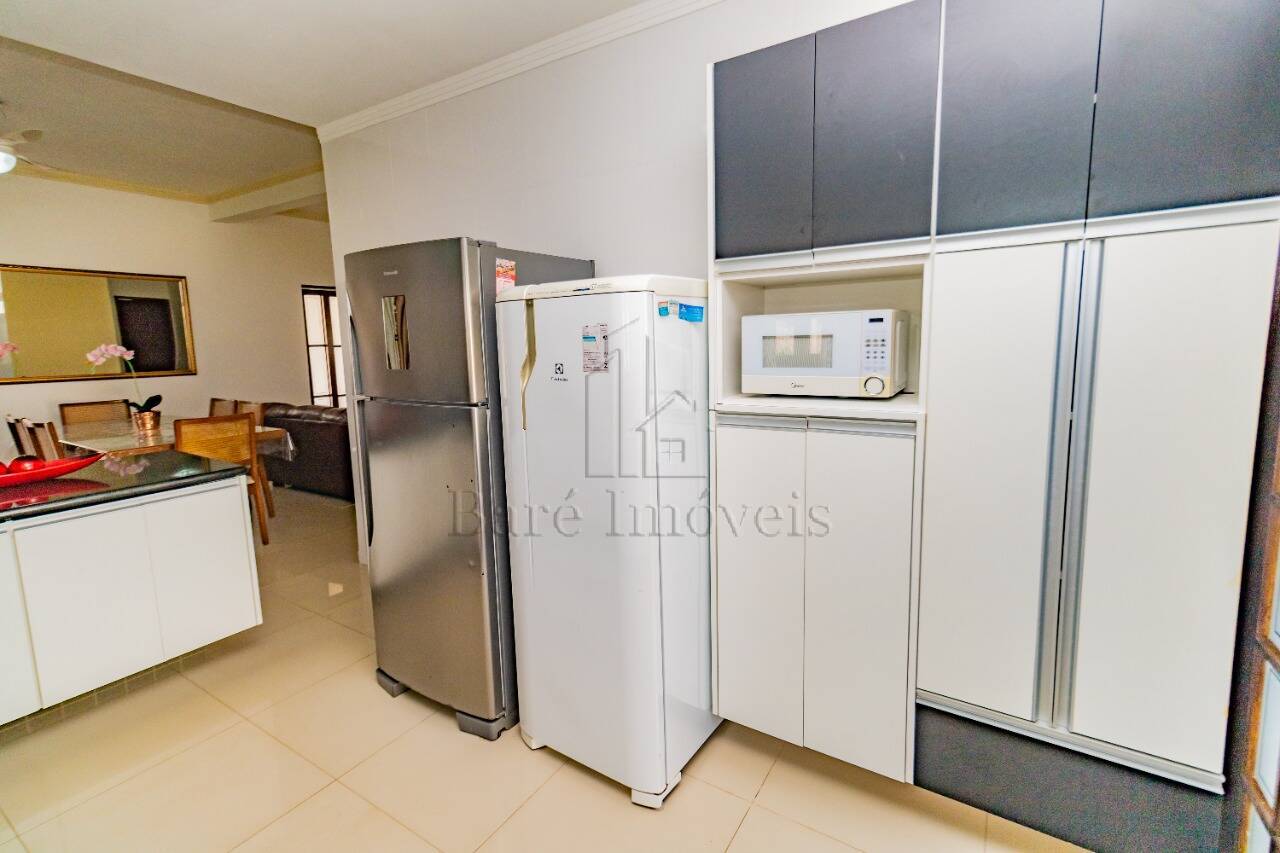 Casa à venda com 5 quartos, 331m² - Foto 19