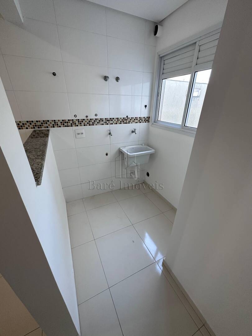 Apartamento à venda com 2 quartos, 75m² - Foto 2