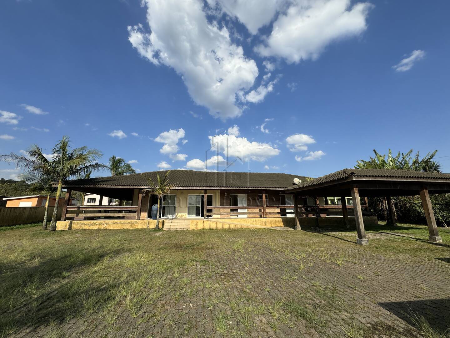 Fazenda à venda com 3 quartos, 2400m² - Foto 1