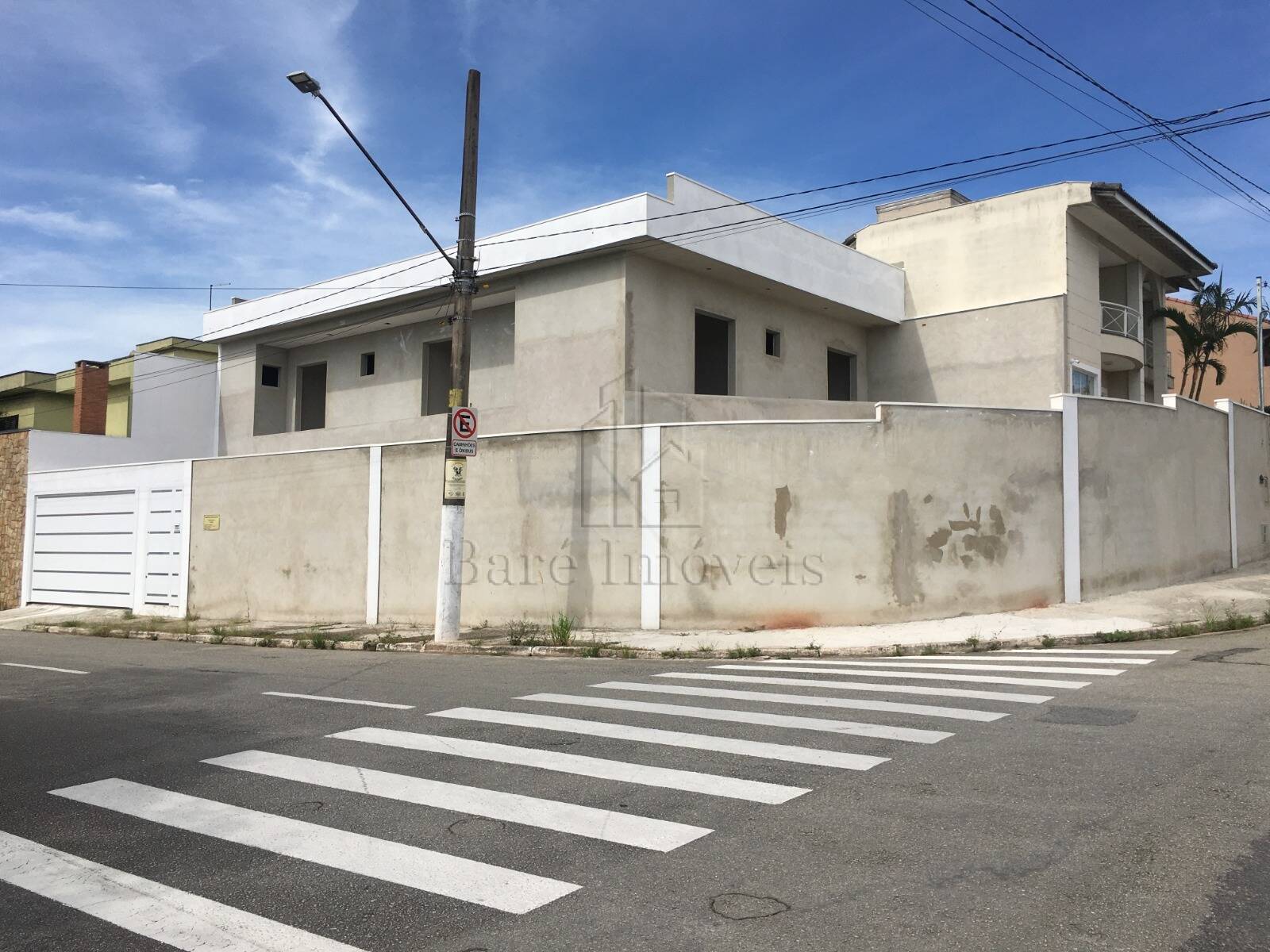 Sobrado à venda com 4 quartos, 319m² - Foto 1