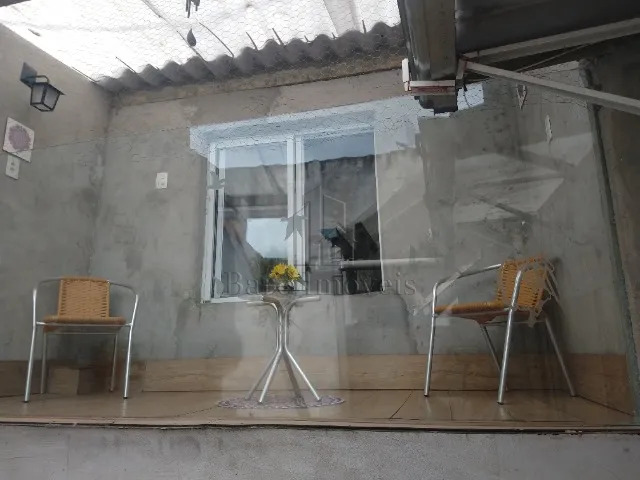 Casa à venda com 2 quartos, 100m² - Foto 2