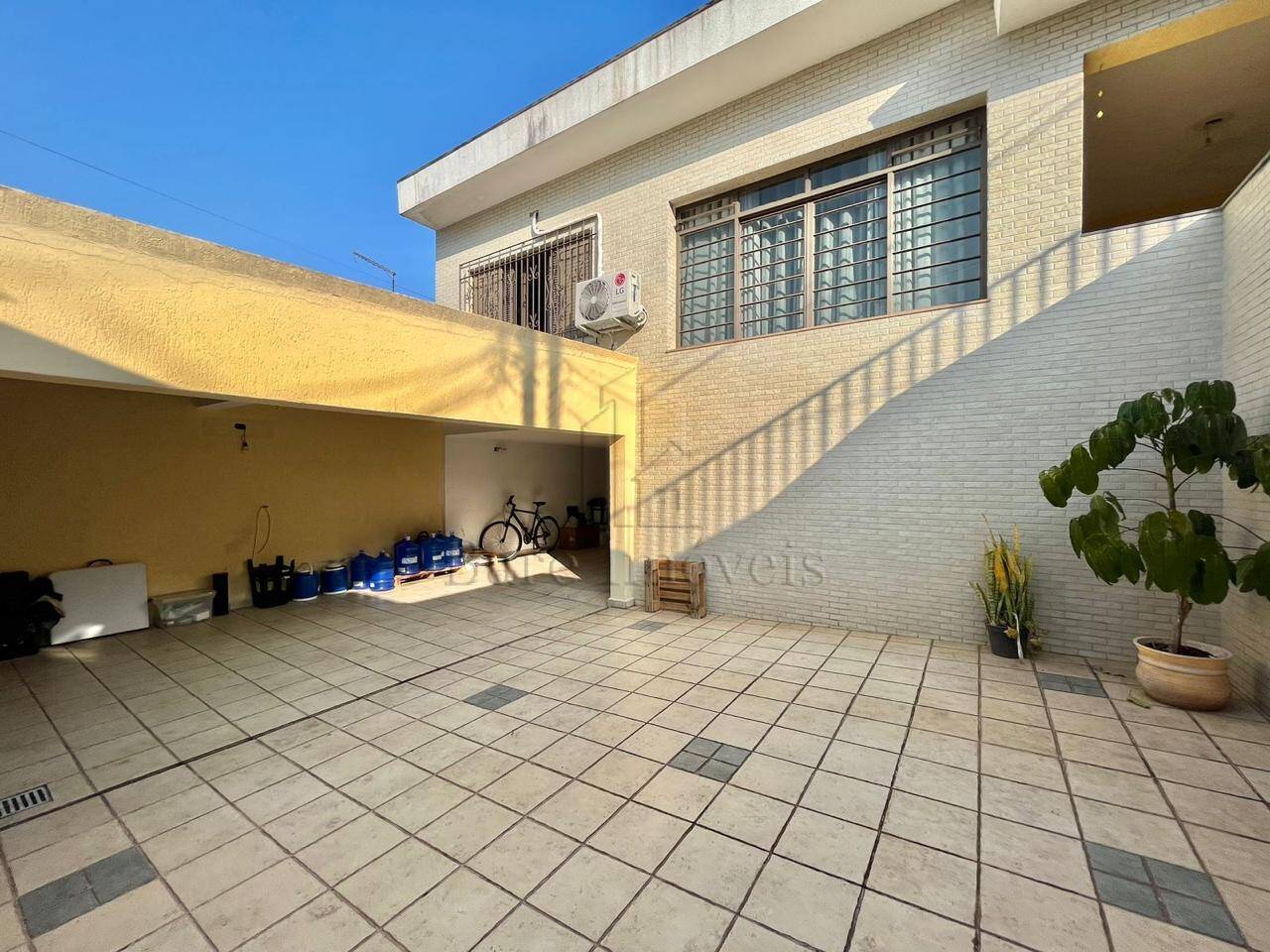 Casa à venda com 4 quartos, 280m² - Foto 2