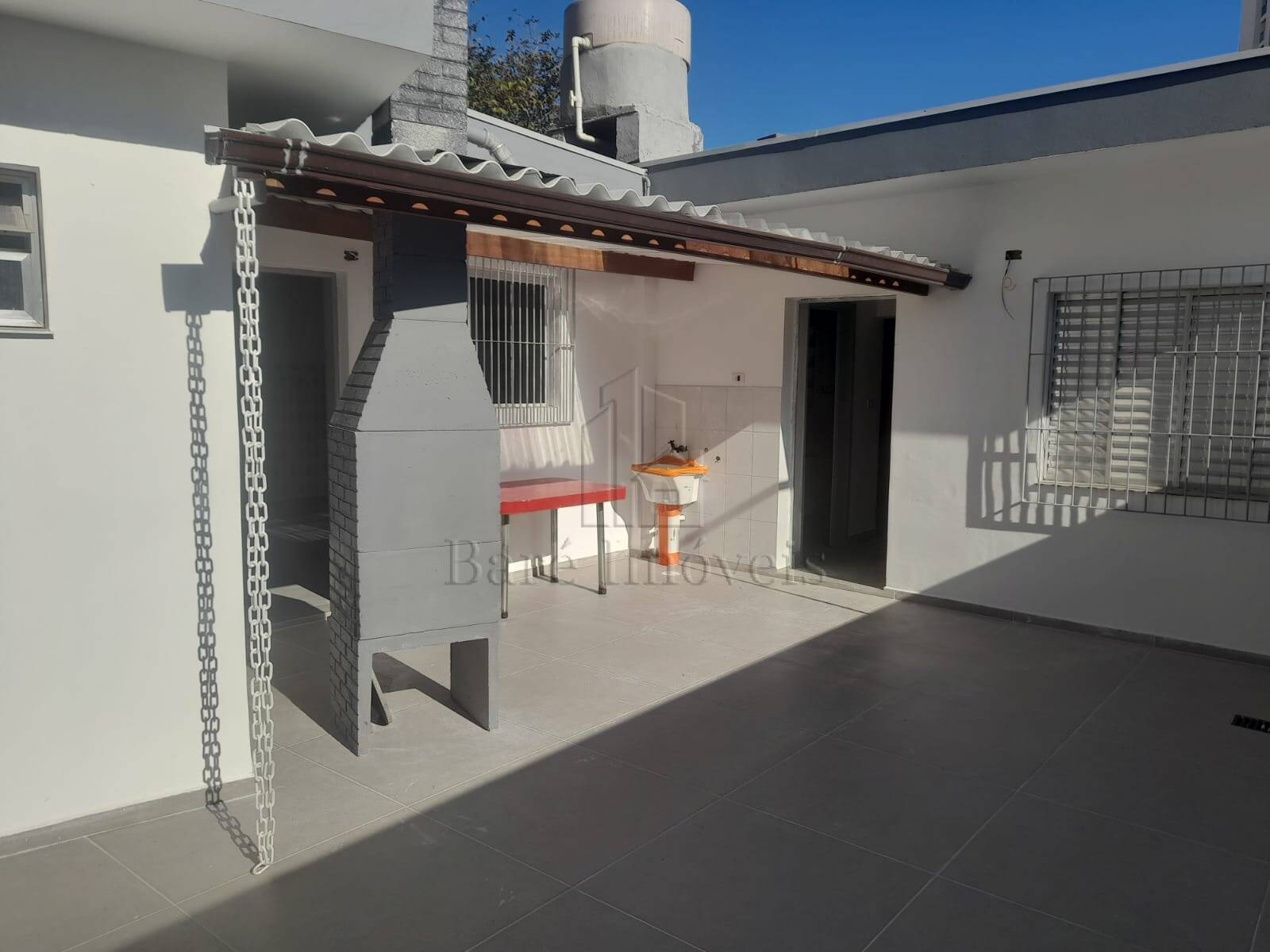 Casa para alugar com 2 quartos, 166m² - Foto 1