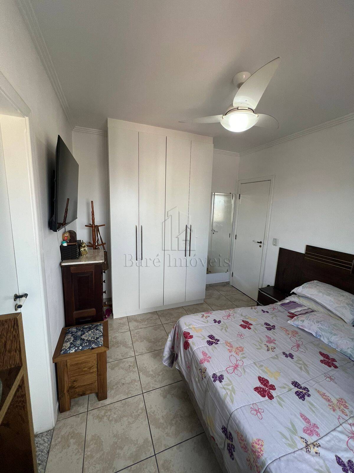 Apartamento à venda com 2 quartos, 70m² - Foto 2