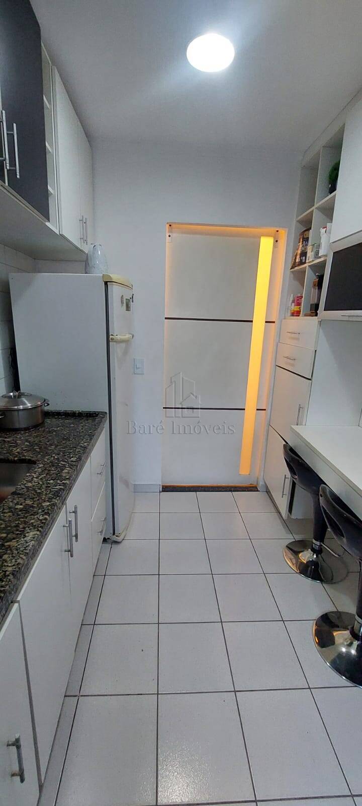 Apartamento à venda com 3 quartos, 65m² - Foto 2