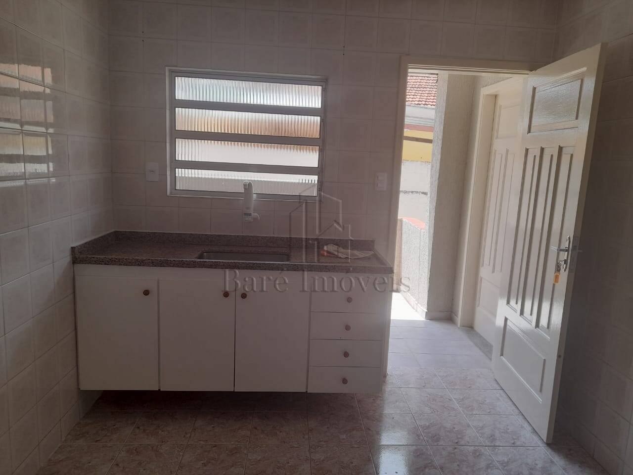 Casa para alugar com 1 quarto, 60m² - Foto 4