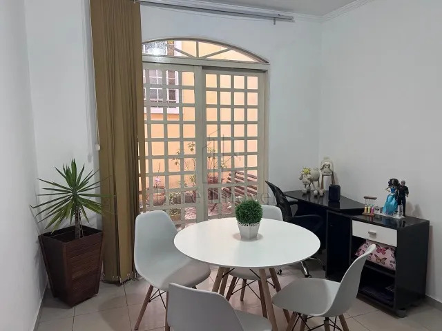 Casa à venda com 3 quartos, 225m² - Foto 3