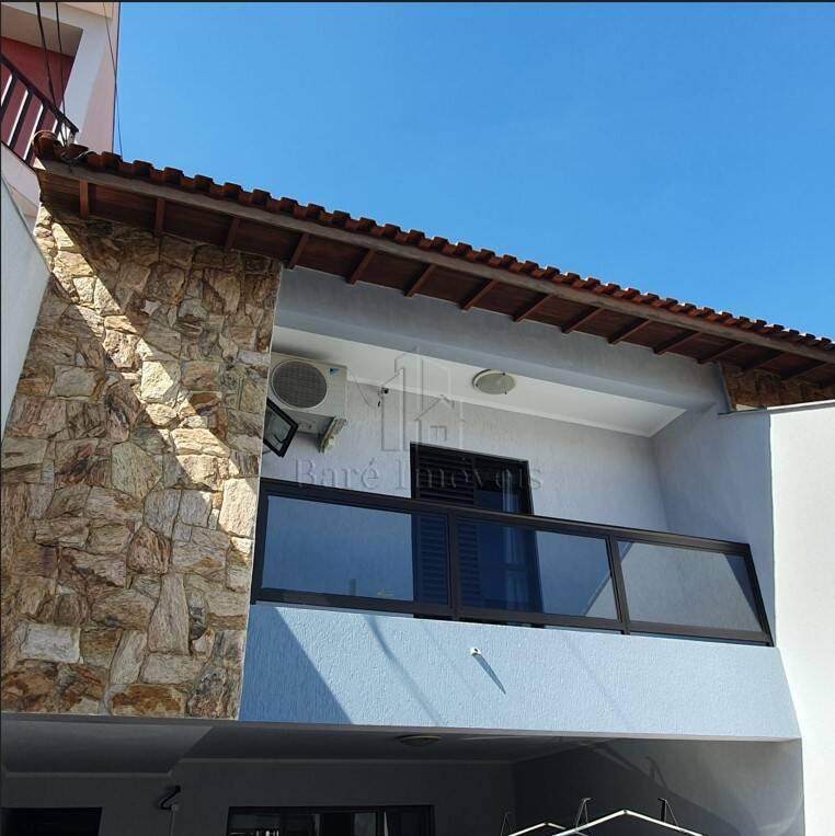 Sobrado à venda com 4 quartos, 240m² - Foto 1