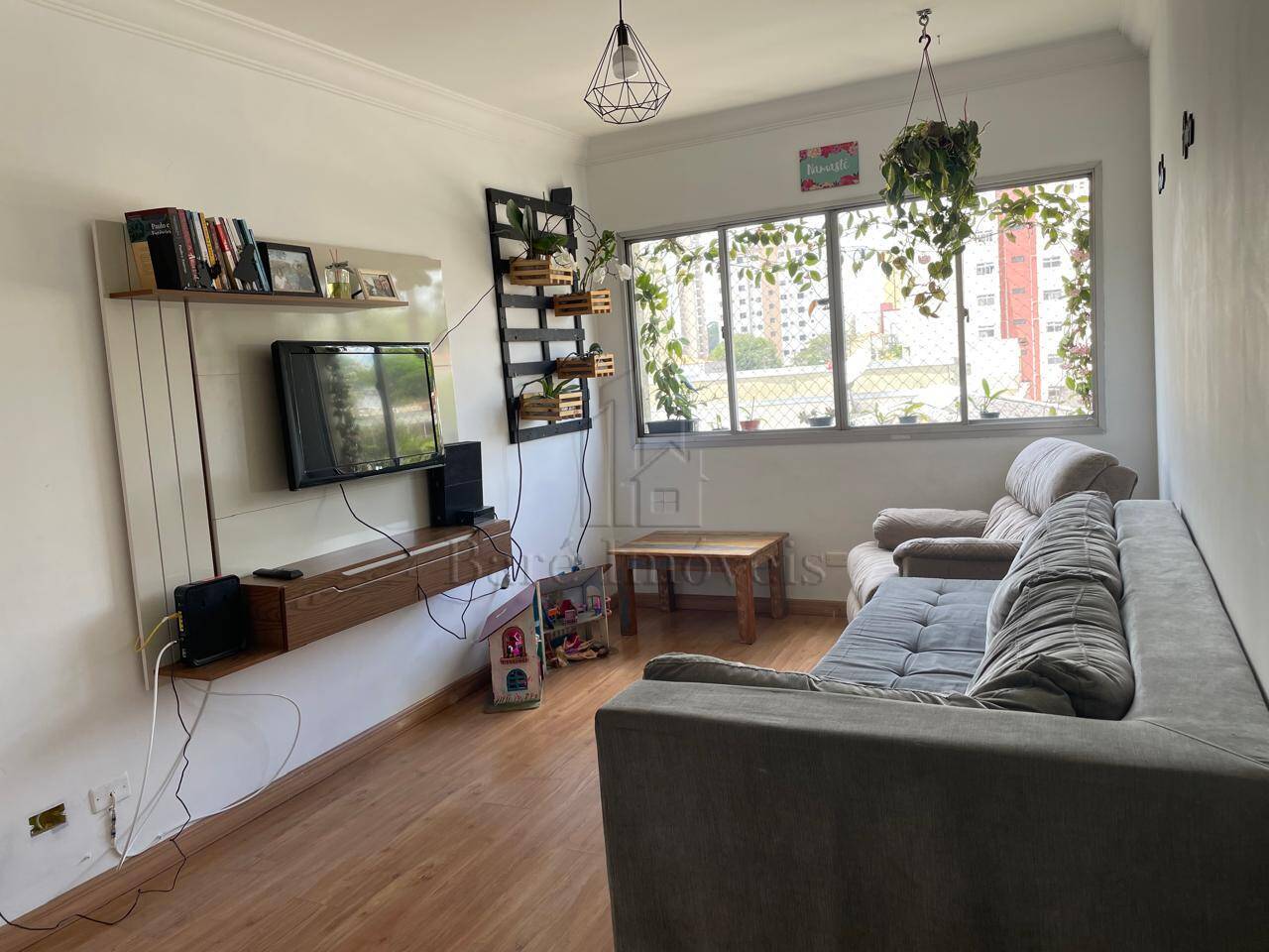 Apartamento à venda com 2 quartos, 70m² - Foto 1