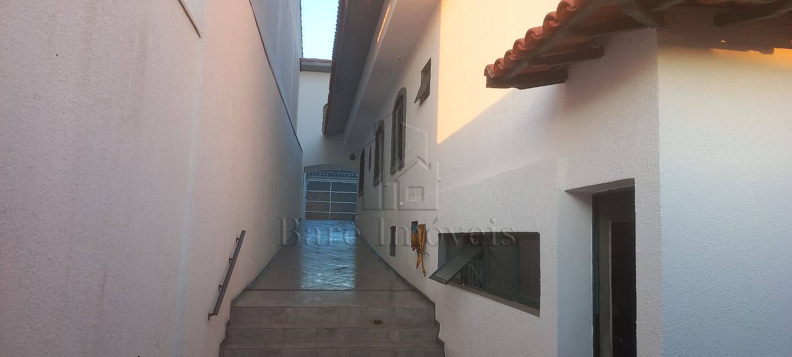 Sobrado à venda com 4 quartos, 300m² - Foto 2