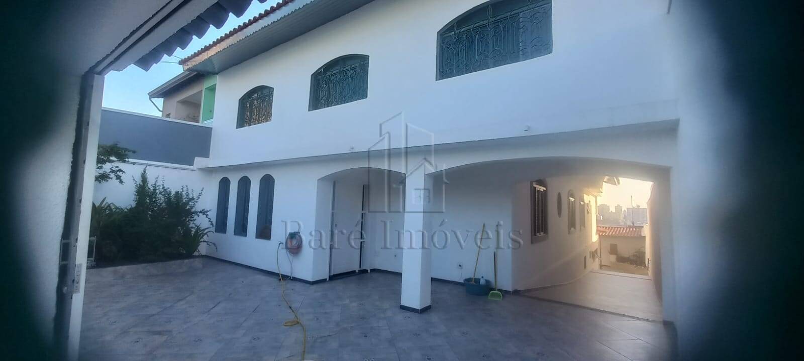 Sobrado à venda com 4 quartos, 300m² - Foto 1