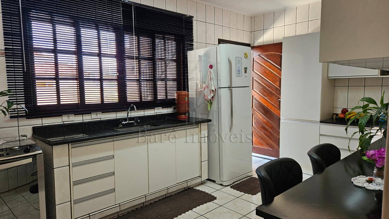 Casa à venda com 2 quartos, 264m² - Foto 4