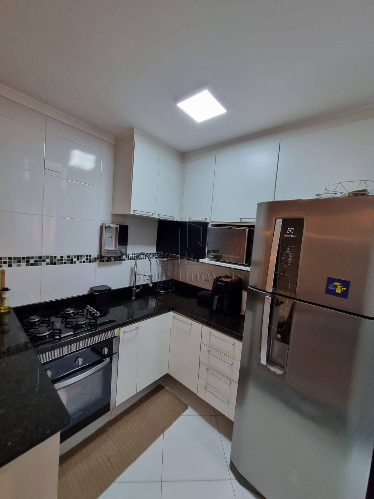 Apartamento à venda com 2 quartos, 70m² - Foto 3