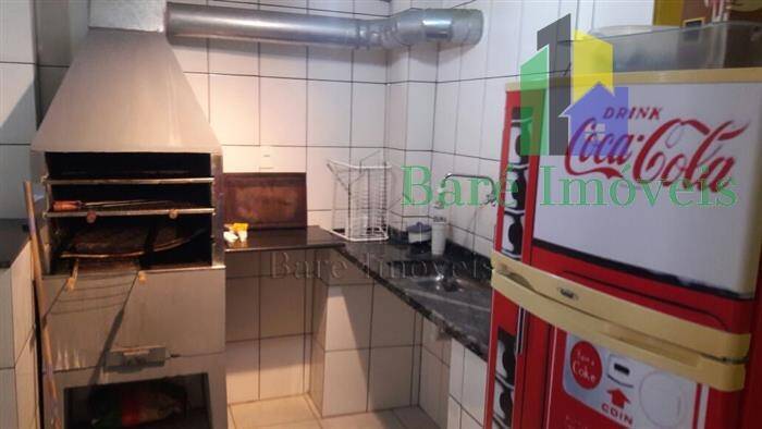 Sobrado à venda com 4 quartos, 145m² - Foto 1